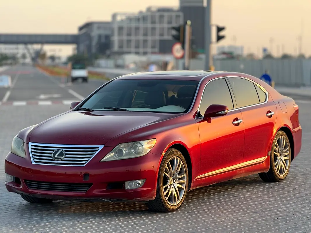 Lexus LS-Series 2011 — photo 1 of 15