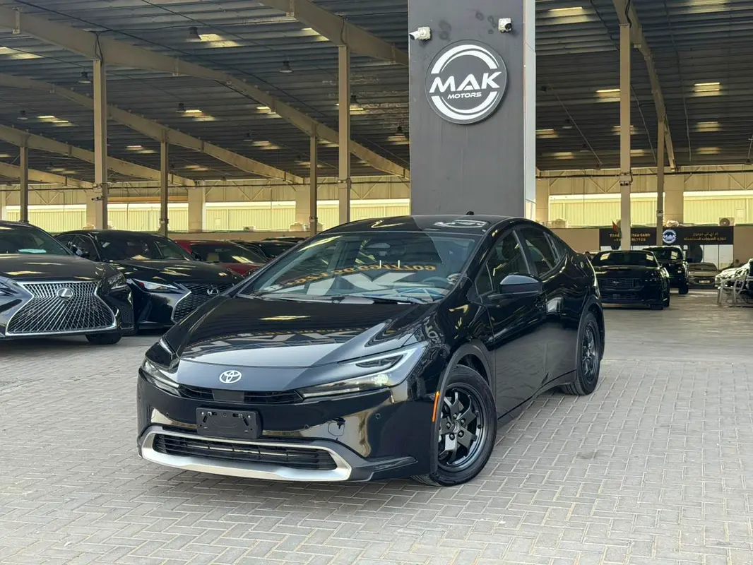Toyota Prius 2025 — photo 1 of 19