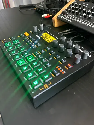 Elektron Digitakt 8-Voice Digital Drum Computer and Sampler