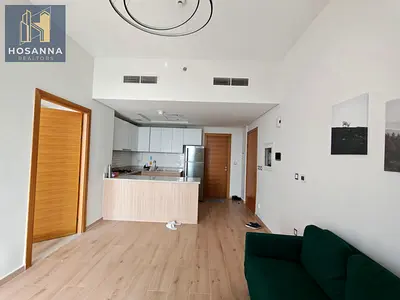 واسعة | قريبة من المترو | تكييف مجاني | طابق مرتفع |