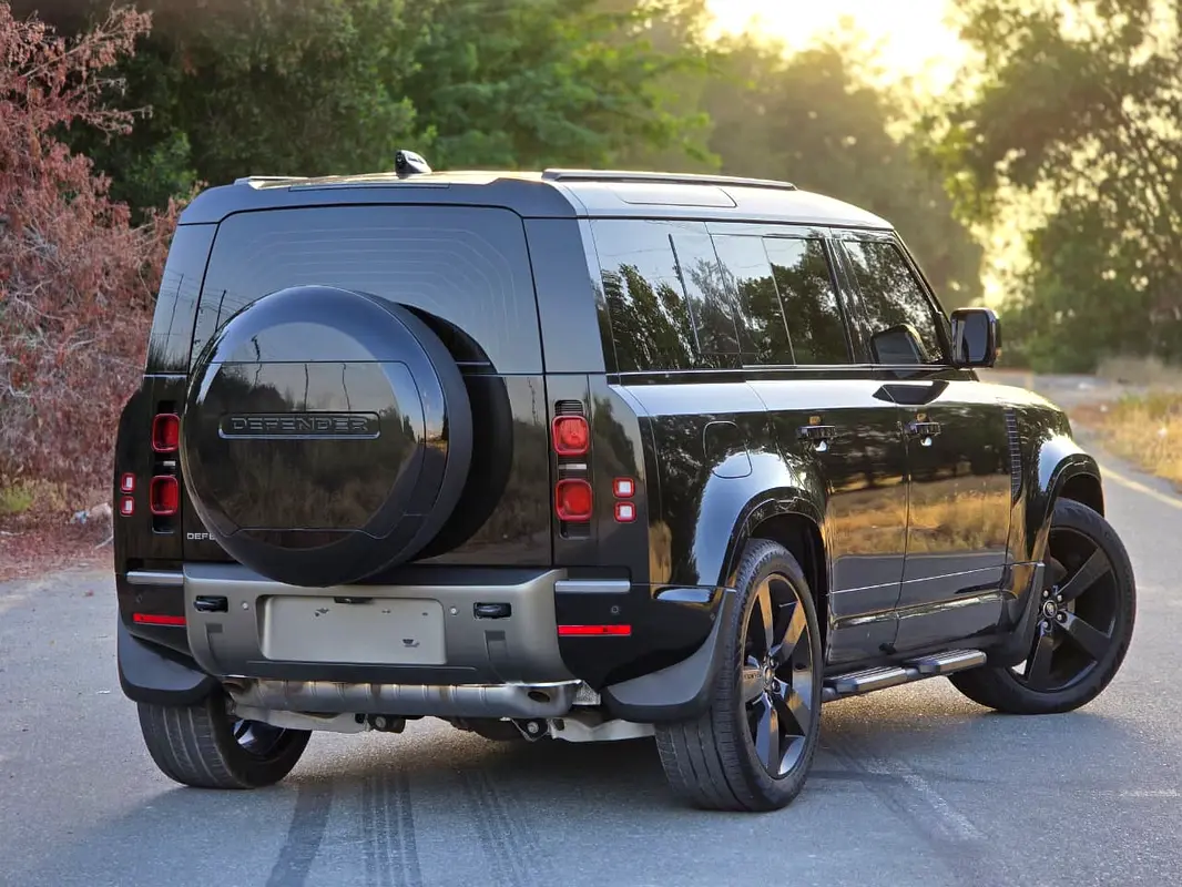 Land Rover Defender 2025