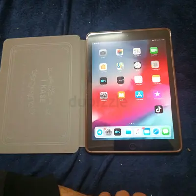 Apple iPad (with smart cover) - Good working condition