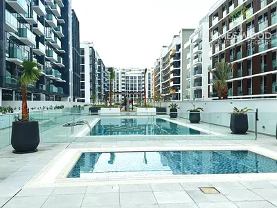 Vacant unit/Corner unit/Brand New Building