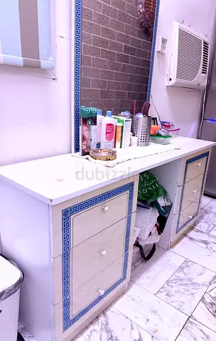 Free dressing table