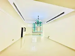Fully renovated 5 bed villa with private garden in jumeirah