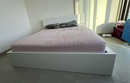 Bed and Bed Frame with 4 Drawers