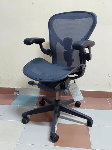Brand New Stock Piece Remastered V2 Version Herman Miller Aeron Graphite Chair Size B