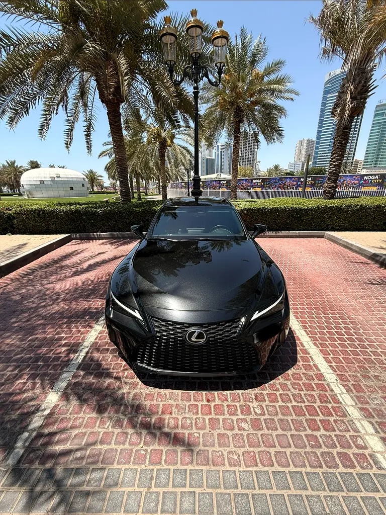 Lexus IS-Series 2024 — photo 1 of 13