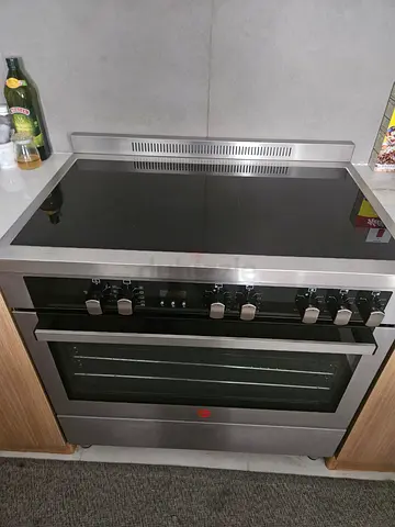 Selling electric cooker hoover brand almost new