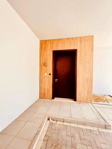 Ready to move In | Well Maintained | Landscaped garden