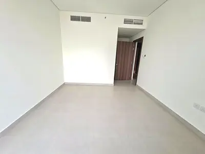 No deposit no comeshan 12chk pymant 2bhk 3wachroom balcony parking prim location aljada out sid