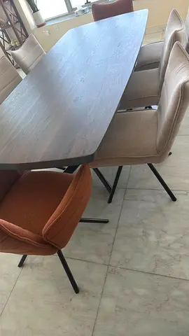 Used wooden dining table with 8 chairsطاولة طعام خشبية حديثة مستعملة مع 8 كراسي مع بوفيه- بحالة جيدة