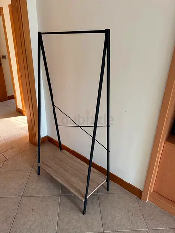 Modern Clothes Rack with Storage Shelf – Excellent Condition