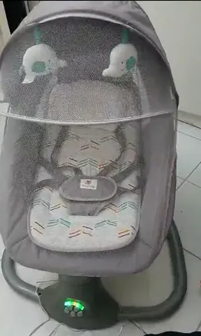 Portable electric baby swing/rocker in good condition