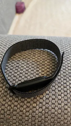 Fitbit air used 3 days only , no box. Charger included