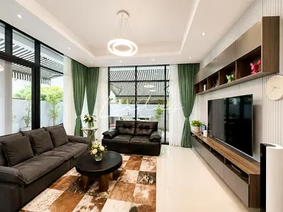 Furnished Unit | Upgraded Unit | Prime Location
