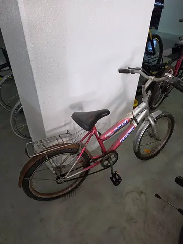 Used womens/teen cruiser bike with rear carrier - good for city rides