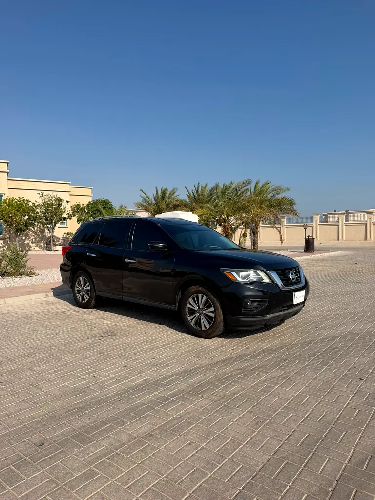 Nissan Pathfinder 2018 — photo 1 of 15
