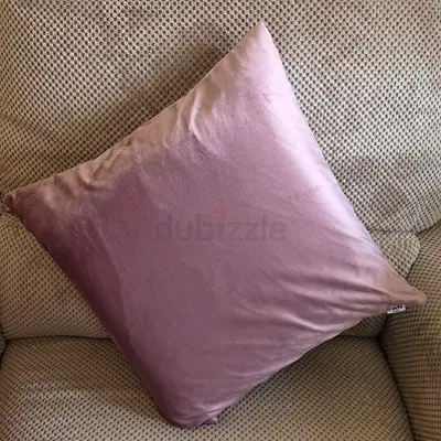 Light mauve velvet throw cushion - 45x45cm (used)