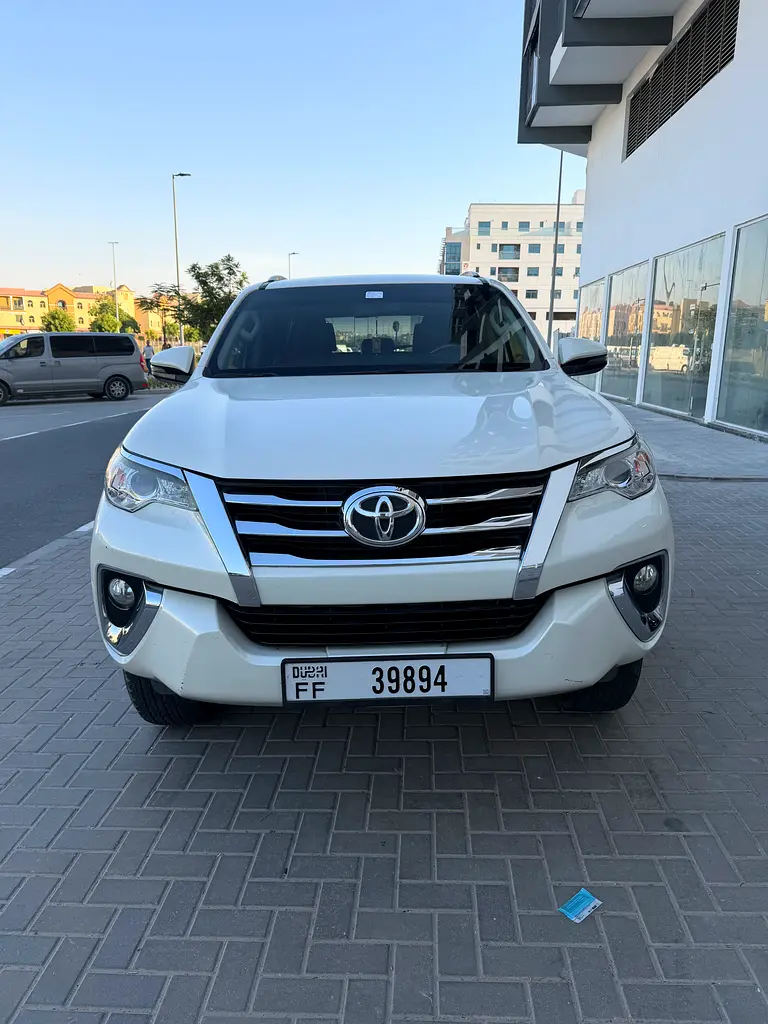 Toyota Fortuner 2018 — photo 1 of 12