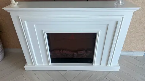 Luxury Electric Fireplace – Excellent Condition  Beautiful white electric fireplace in excellent con