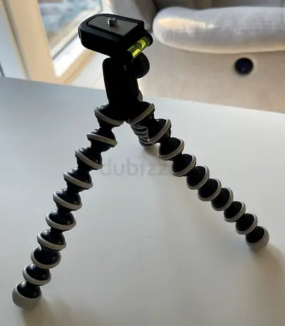 Flexible GorillaPod-style mini tripod with quick-release head and bubble level