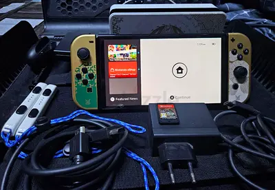 NINTENDO SWITCH OLED LIMITED EDITION +1 GAME WITH BAG