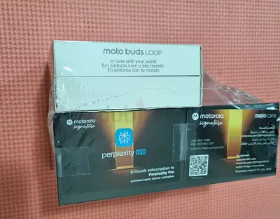 Motorola Signature 512GB Gold (Sealed) + Moto Buds Loop + Moto Care + 6 Months Perplexity