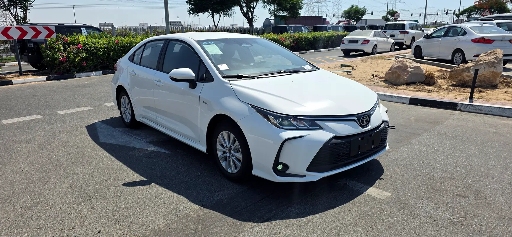Toyota Corolla 2025 — photo 1 of 10