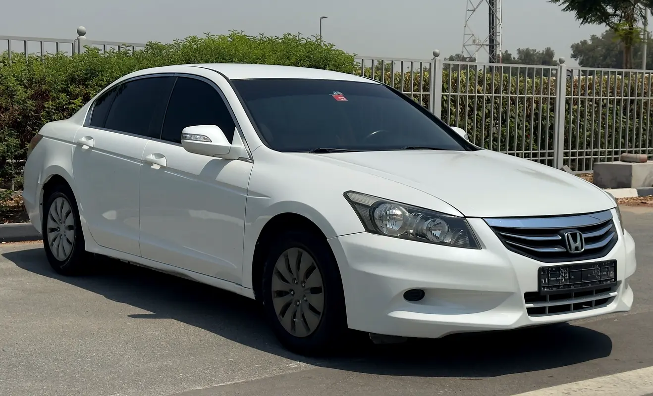Honda Accord 2012 — photo 1 of 10