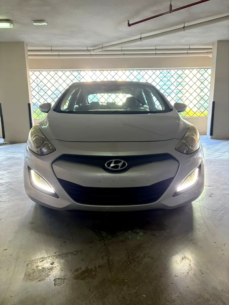 Hyundai i30 2015 — photo 1 of 13