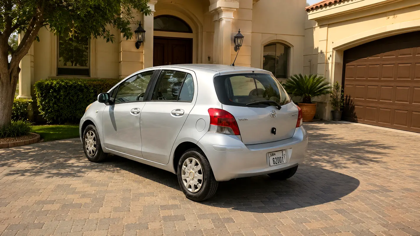 Toyota Yaris 2011 — photo 1 of 6