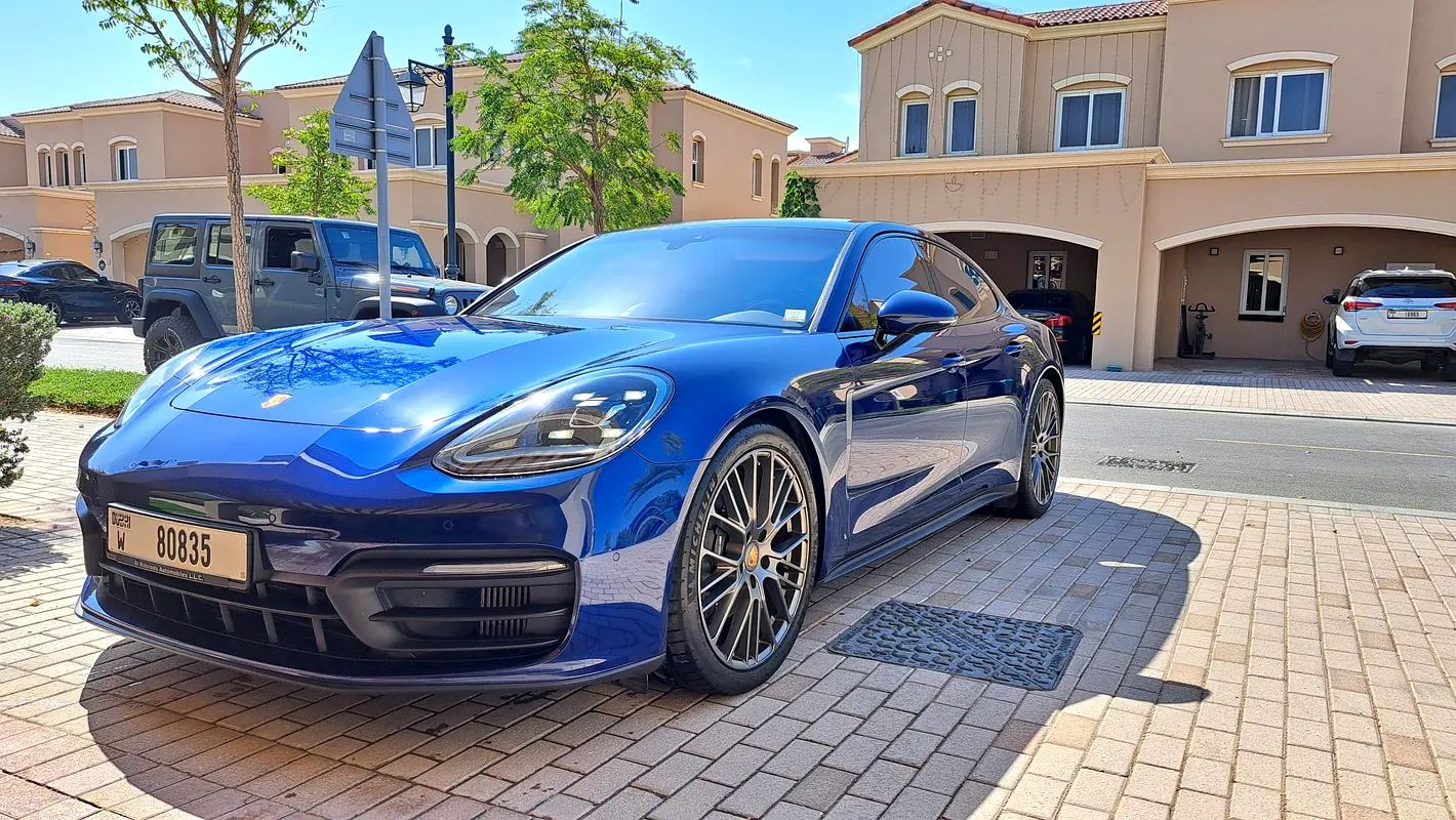 Porsche Panamera 2023 — photo 1 of 18