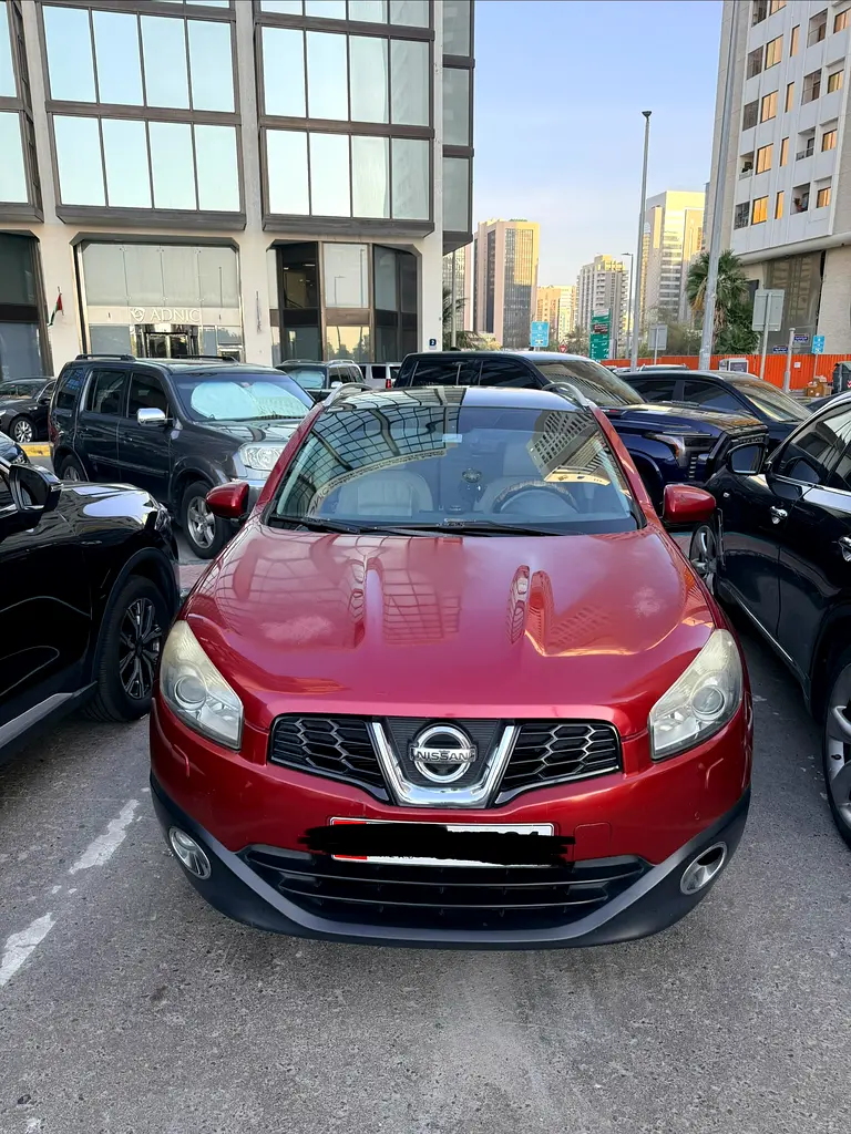 Nissan Qashqai 2012 — photo 1 of 13
