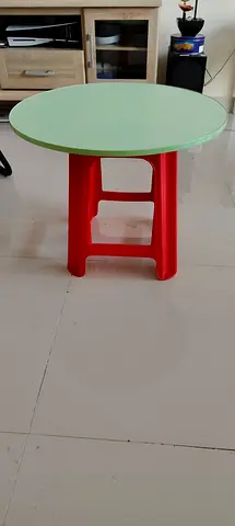 Round table 15