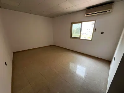 استوديو واسع للإيجار في الليوارة | مطبخ منفصل | قريب من كورنيش عجمان | 18 ألف