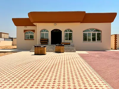 فيلا للايجار السنوى بالشارقة النوف2 | تتميز بمساحة كبيرة حيث تتكون من 5 غرف نوم وحديقة كبيرة تحيط بالفيلا بالكامل | قريبة من الخدمات والمرافق