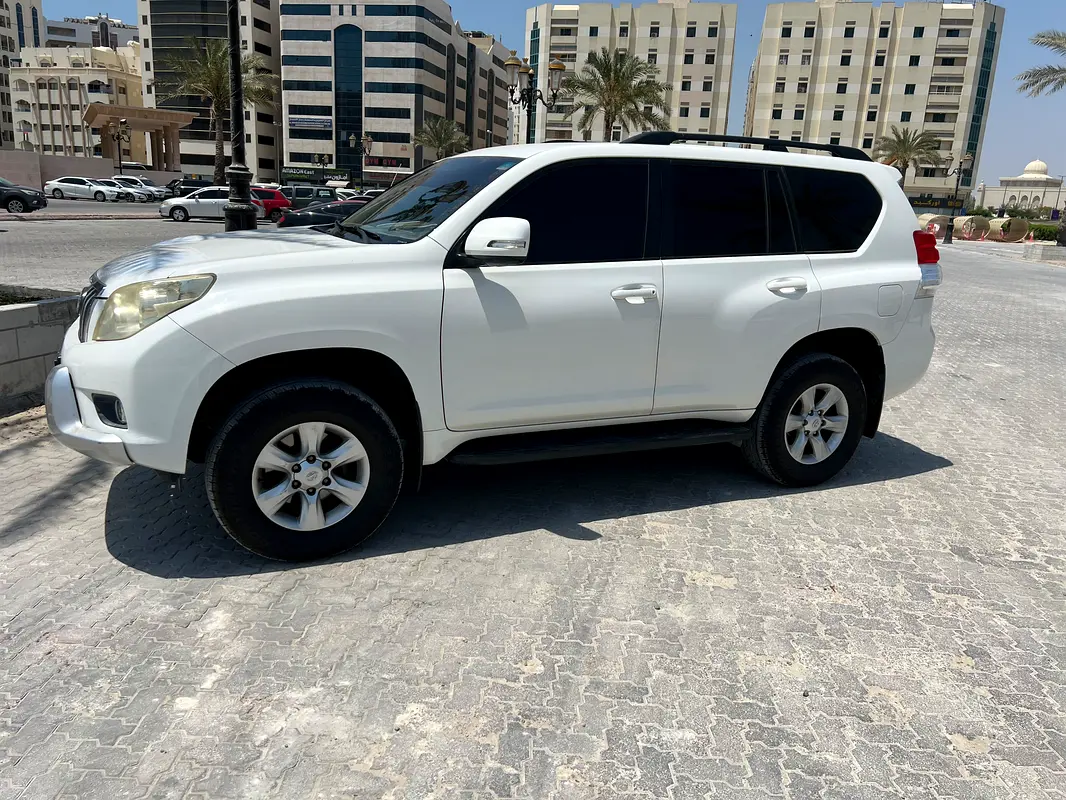 Toyota Prado 2011 — photo 1 of 10