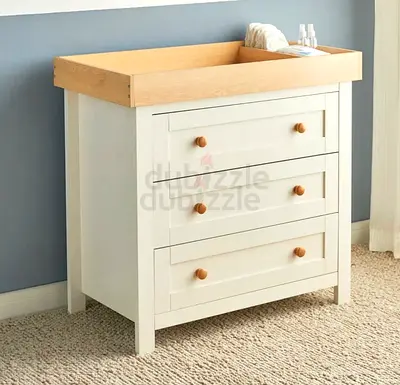 cabinet with 3 drawers - 250 aed