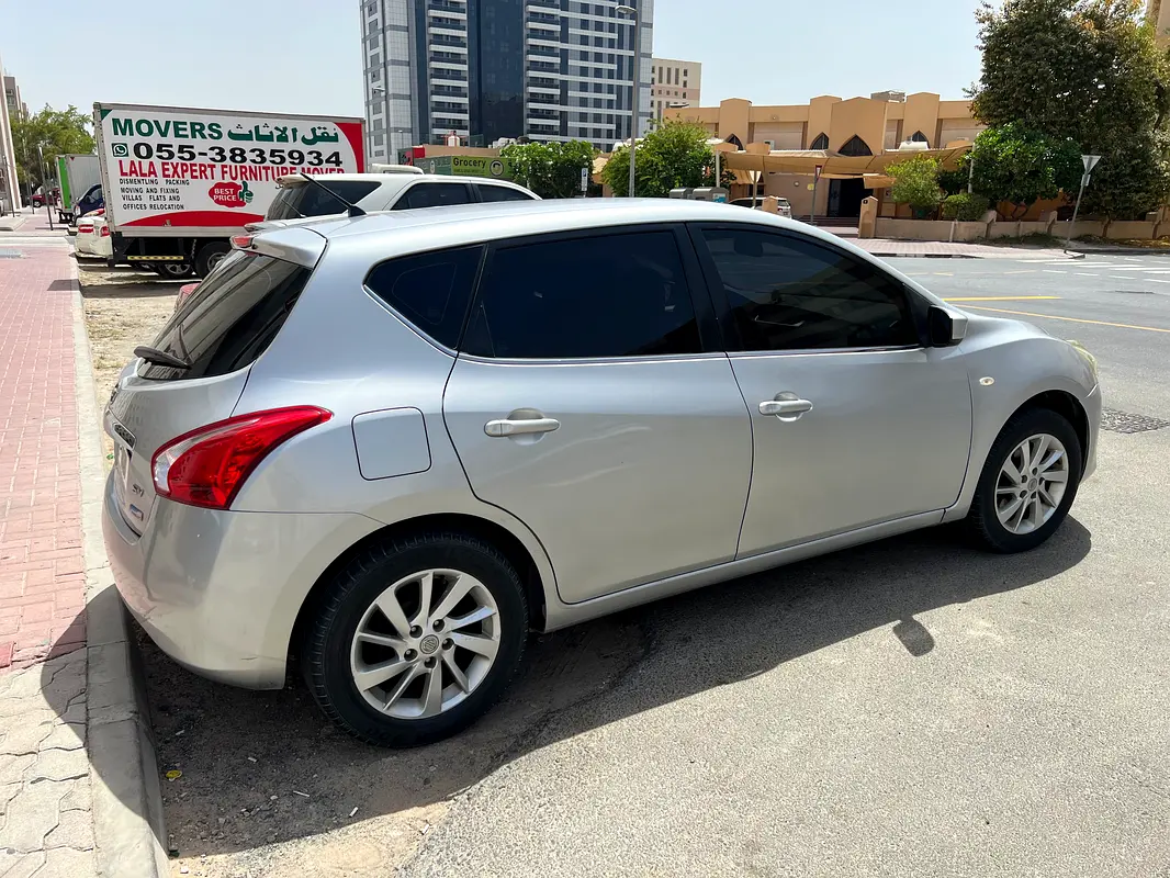 Nissan Tiida 2014 — photo 1 of 7
