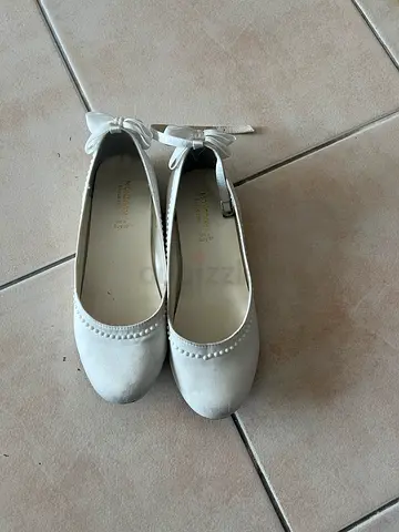 White girls dress shoes with bow - lightly used