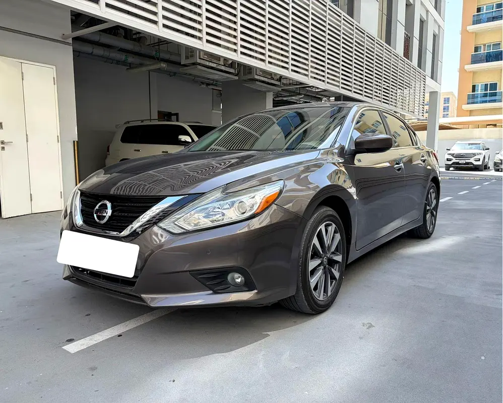 Nissan Altima 2017 — photo 1 of 18