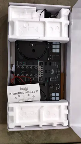 Hercules DJControl Inpulse T7 - DJ Controller in Box