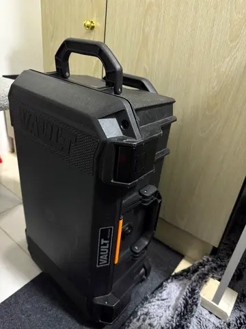 Pelican Vault V525 Hard Case with Padded Dividers — Excellent Condition