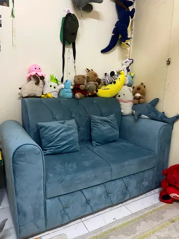 Blue 3-seater velvet sofa in good condition