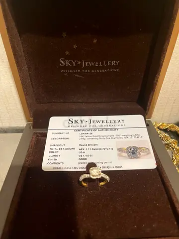 18k gold and Diamond solitaire engagement ring with pavé band (98pcs diamond) - size approx 6