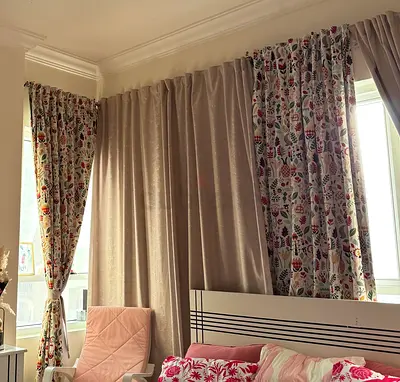 Blackout curtain Set of patterned and plain fabric curtains — 2 panels, good condition