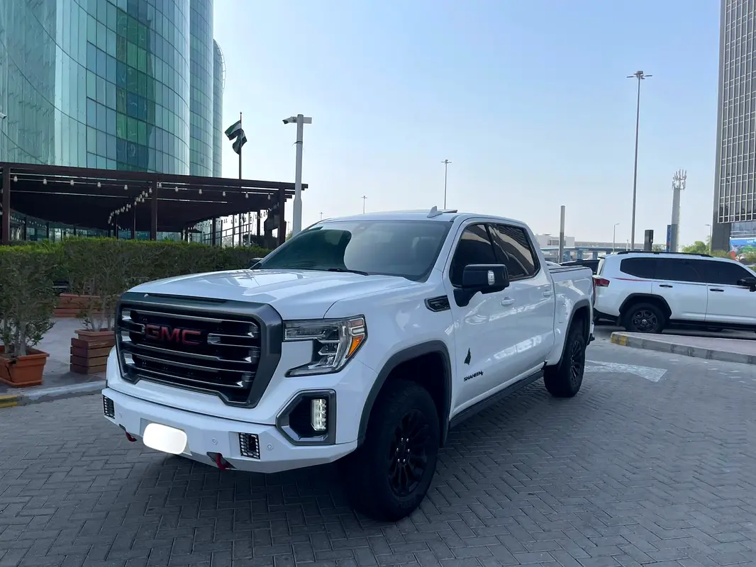 GMC Sierra 2020 — photo 1 of 10