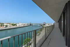 Serene Canal-Front Apartment in Jumeirah