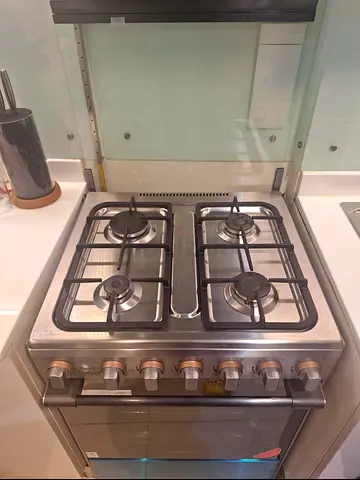 Stainless steel 4-burner gas cooker with oven - good working condition